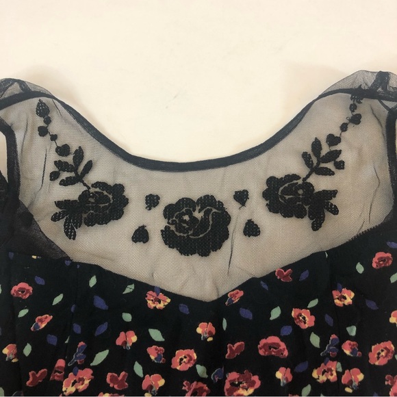 Kimchi Blue Urban Outfitters Embroidered Sweetheart Floral Mini Dress Size 4 - Picture 4 of 10